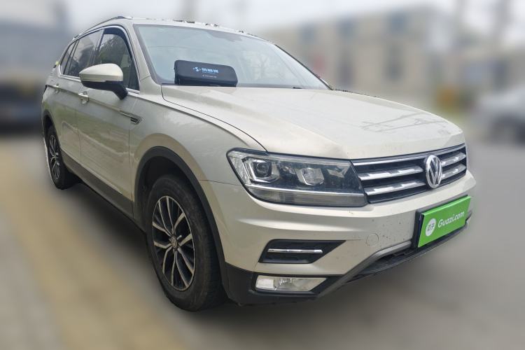 Used Volkswagen Tiguan L 2017 330TSI Automatic Two-Wheel Drive Luxury Edition Front Right 45 Deg