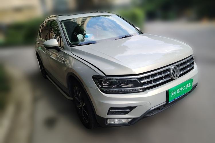 Used Volkswagen Tiguan L 2017 330TSI Automatic Two-Wheel Drive Flagship Edition Front Right 45 Deg