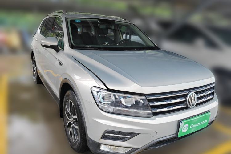 Used Volkswagen Tiguan L 2017 330TSI Automatic Two-Wheel Drive Comfort Edition Front Right 45 Deg