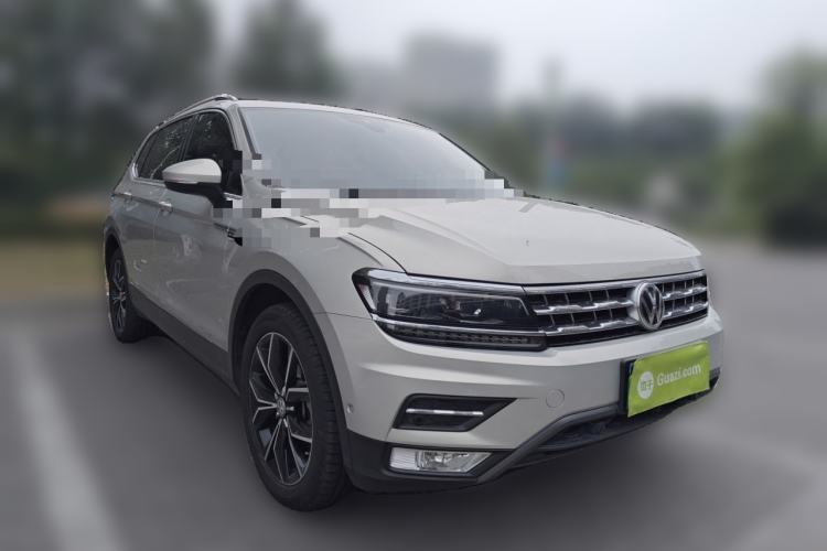 Used Volkswagen Tiguan L 2017 380TSI Automatic All-Wheel Drive Supreme Flagship Edition Front Right 45 Deg