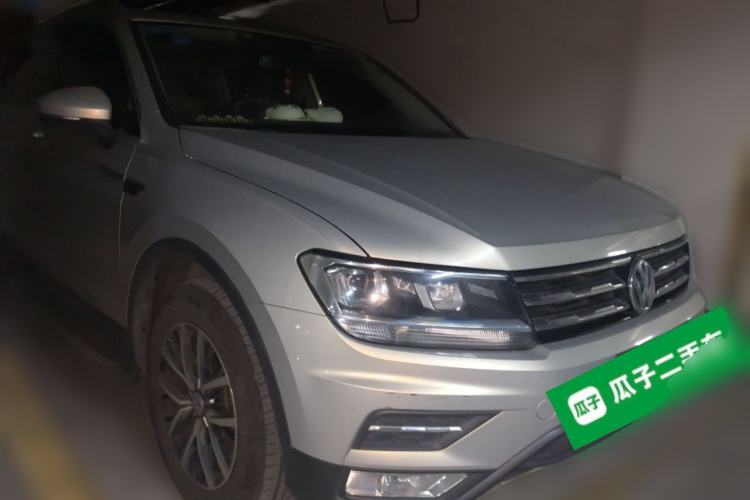 Used Volkswagen Tiguan L 2017 330TSI Automatic Two-Wheel Drive Luxury Edition Front Right 45 Deg