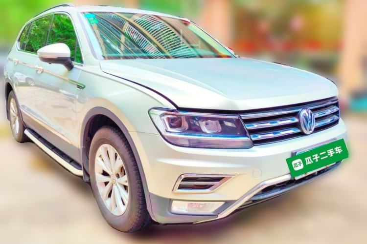 Used Volkswagen Tiguan L 2017 330TSI Automatic Two-Wheel Drive Luxury Edition Front Right 45 Deg