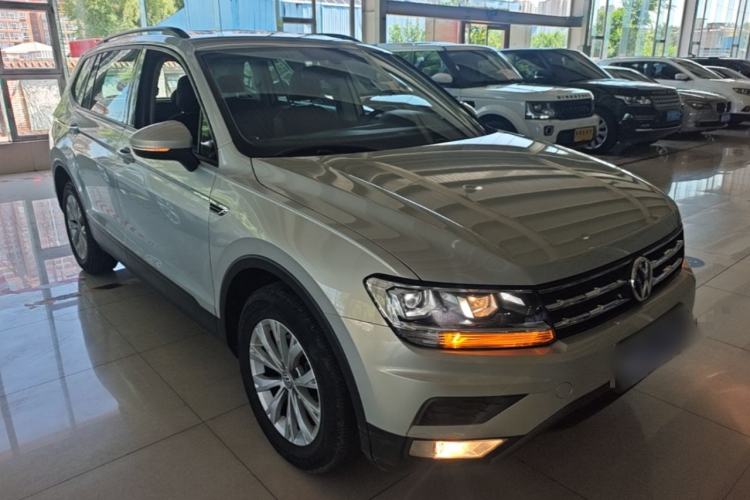 Used Volkswagen Tiguan L 2017 330TSI Automatic Two-Wheel Drive Luxury Edition Front Right 45 Deg