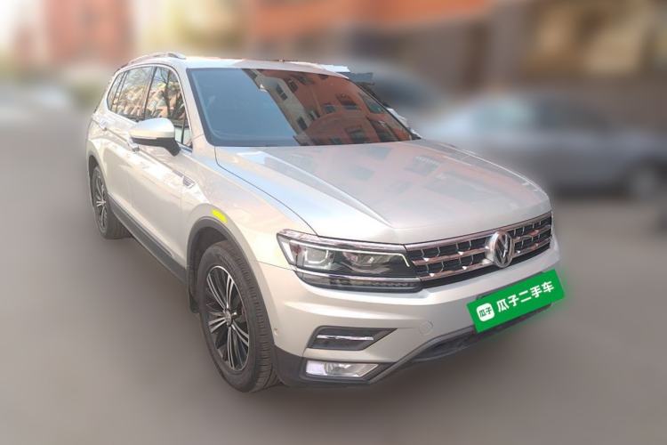 Used Volkswagen Tiguan L 2017 330TSI Automatic Two-Wheel Drive Flagship Edition Front Right 45 Deg