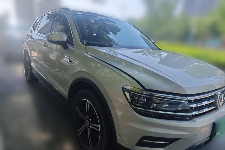 Used Volkswagen Tiguan L 2017 330TSI Automatic Two-Wheel Drive Flagship Edition Front Right 45 Deg