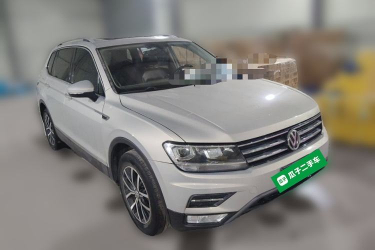 Used Volkswagen Tiguan L 2017 330TSI Automatic Two-Wheel Drive Luxury Edition Front Right 45 Deg