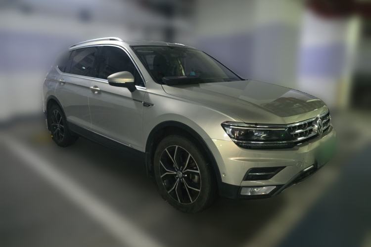 Used Volkswagen Tiguan L 2017 380TSI Automatic All-Wheel-Drive Flagship Edition Front Right 45 Deg
