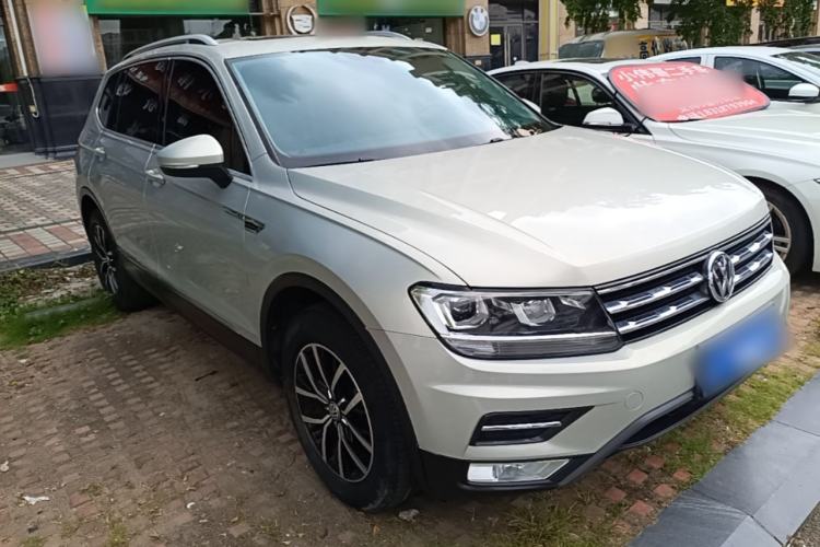 Used Volkswagen Tiguan L 2017 330TSI Automatic Two-Wheel Drive Luxury Edition Front Right 45 Deg