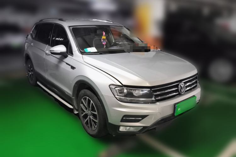 Used Volkswagen Tiguan L 2017 330TSI Automatic Two-Wheel Drive Comfort Edition Front Right 45 Deg