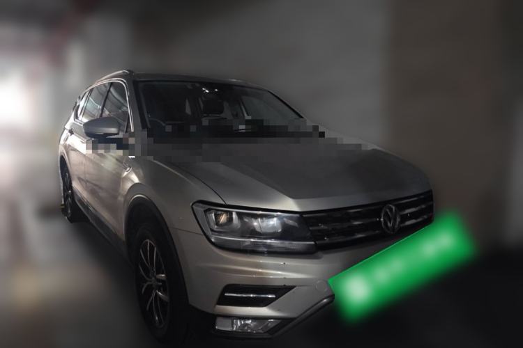 Used Volkswagen Tiguan L 2017 330TSI Automatic Two-Wheel Drive Luxury Edition Front Right 45 Deg
