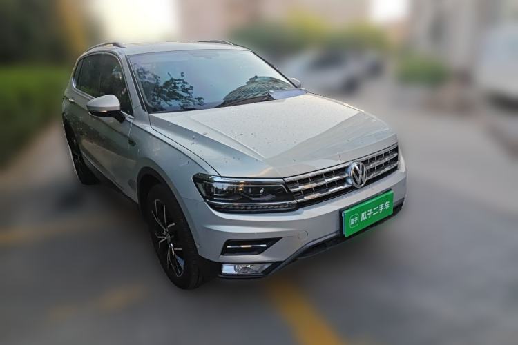 Used Volkswagen Tiguan L 2017 330TSI Automatic Two-Wheel Drive Flagship Edition Front Right 45 Deg
