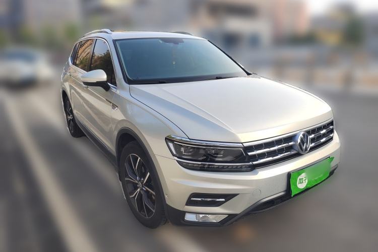 Used Volkswagen Tiguan L 2017 330TSI Automatic Two-Wheel Drive Flagship Edition Front Right 45 Deg