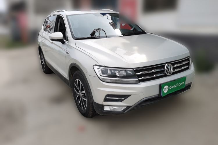 Used Volkswagen Tiguan L 2017 330TSI Automatic Two-Wheel Drive Luxury Edition Front Right 45 Deg