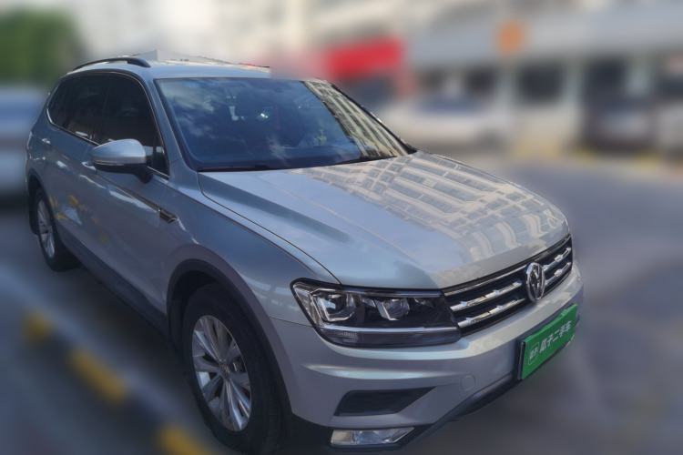Used Volkswagen Tiguan L 2017 330TSI Automatic Two-Wheel Drive Luxury Edition Front Right 45 Deg