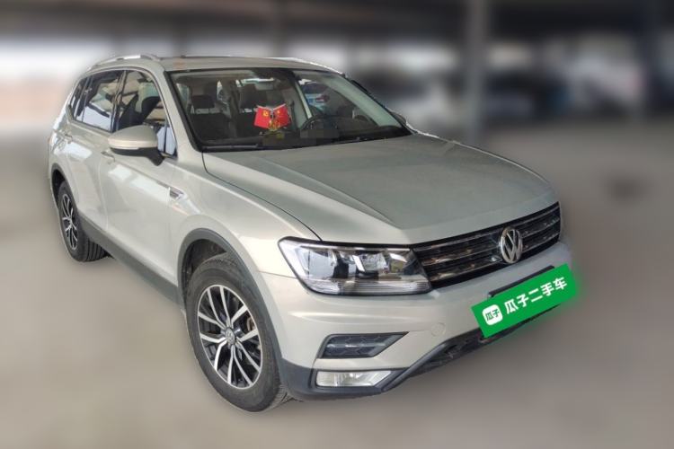 Used Volkswagen Tiguan L 2017 330TSI Automatic Two-Wheel Drive Luxury Edition Front Right 45 Deg