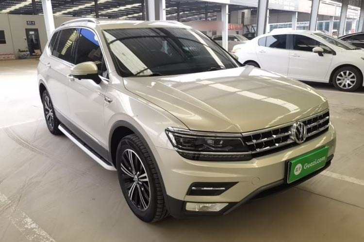 Used Volkswagen Tiguan L 2017 380TSI Automatic All-Wheel-Drive Luxury Edition Front Right 45 Deg