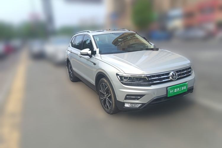 Used Volkswagen Tiguan L 2017 330TSI Automatic Two-Wheel Drive Flagship Edition Front Right 45 Deg