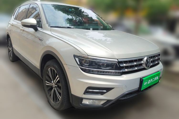 Used Volkswagen Tiguan L 2017 380TSI Automatic All-Wheel-Drive Luxury Edition Front Right 45 Deg