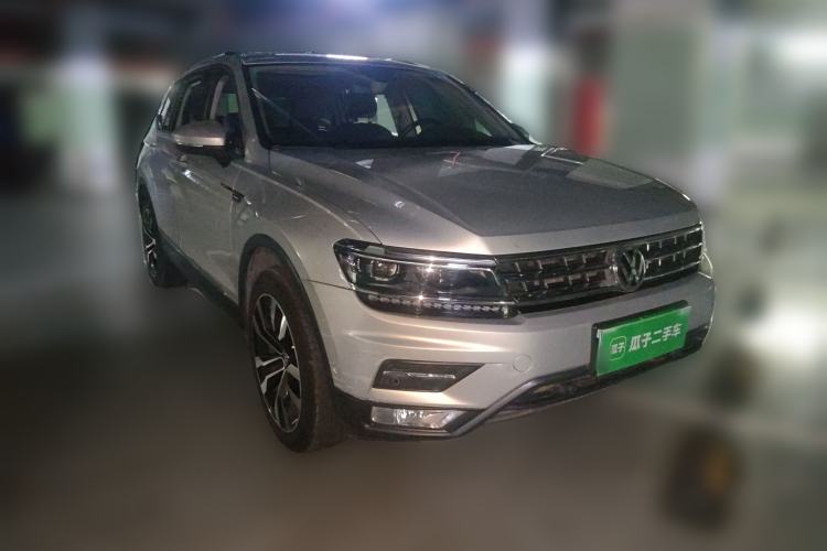 Used Volkswagen Tiguan L 2017 380TSI Automatic All-Wheel-Drive Flagship Edition Front Right 45 Deg