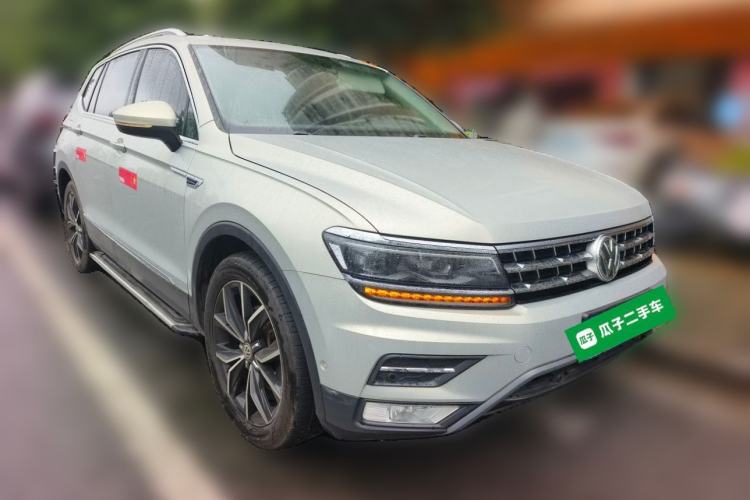 Used Volkswagen Tiguan L 2017 330TSI Automatic Two-Wheel Drive Flagship Edition Front Right 45 Deg