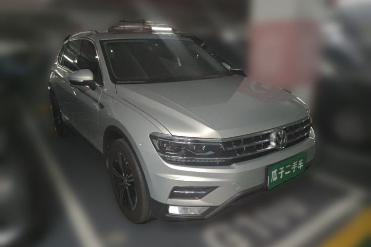Used Volkswagen Tiguan L 2017 380TSI Automatic All-Wheel-Drive Luxury Edition Front Right 45 Deg