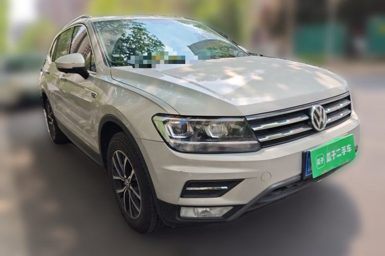 Used Volkswagen Tiguan L 2017 330TSI Automatic Two-Wheel Drive Luxury Edition Front Right 45 Deg