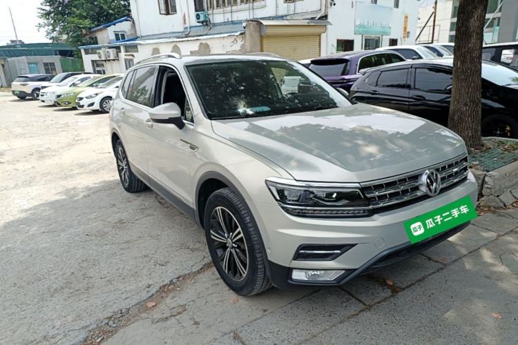 Used Volkswagen Tiguan L 2017 330TSI Automatic Two-Wheel Drive Flagship Edition Front Right 45 Deg