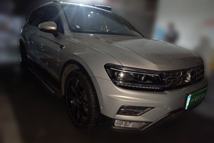 Used Volkswagen Tiguan L 2017 380TSI Automatic All-Wheel Drive Supreme Flagship Edition Front Right 45 Deg