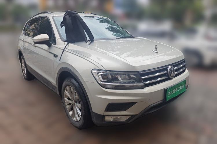 Used Volkswagen Tiguan L 2017 330TSI Automatic Two-Wheel Drive Luxury Edition Front Right 45 Deg