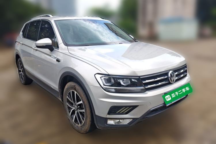 Used Volkswagen Tiguan L 2017 330TSI Automatic Two-Wheel Drive Luxury Edition Front Right 45 Deg