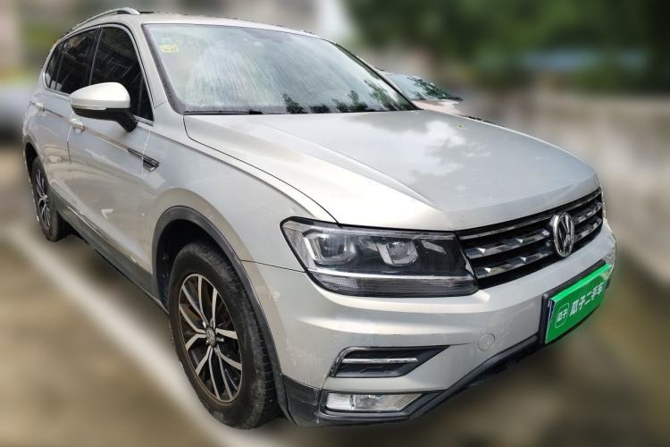 Used Volkswagen Tiguan L 2017 330TSI Automatic Two-Wheel Drive Comfort Edition Front Right 45 Deg