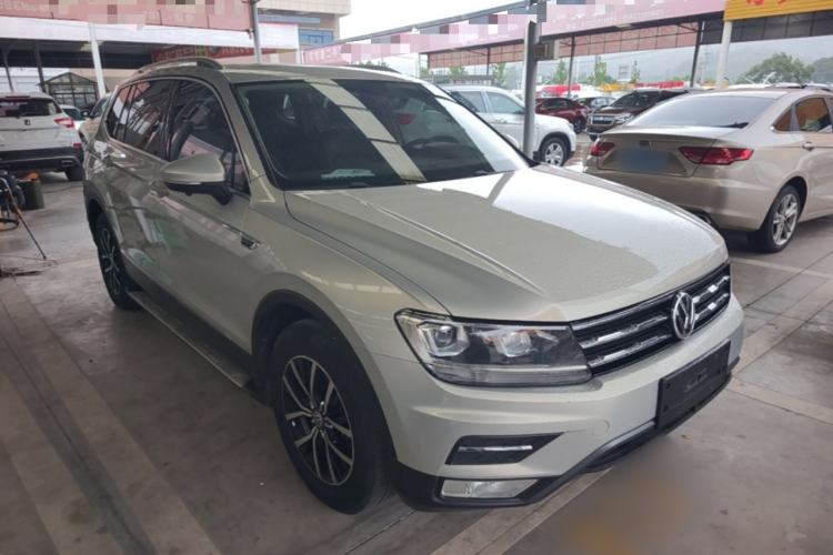 Used Volkswagen Tiguan L 2017 330TSI Automatic Two-Wheel Drive Luxury Edition Front Right 45 Deg