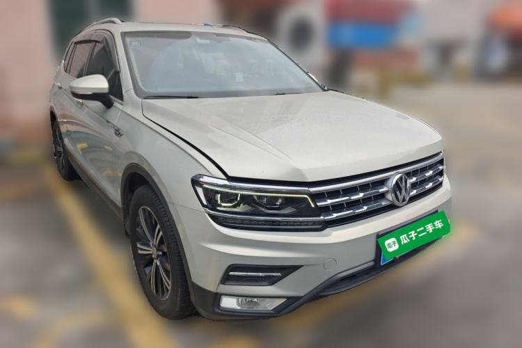 Used Volkswagen Tiguan L 2017 380TSI Automatic All-Wheel-Drive Luxury Edition Front Right 45 Deg
