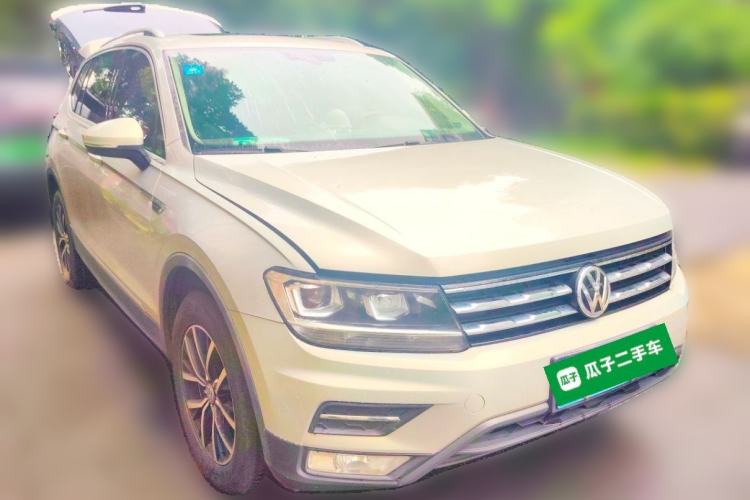 Used Volkswagen Tiguan L 2017 330TSI Automatic Two-Wheel Drive Luxury Edition Front Right 45 Deg