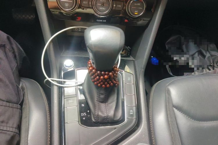 Used Volkswagen Tiguan L 2017 330TSI Automatic Two-Wheel Drive Luxury Edition Gear Lever