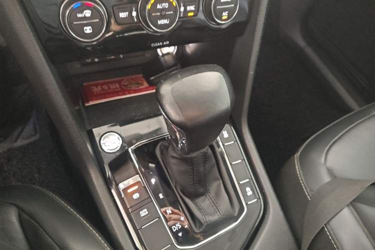 Used Volkswagen Tiguan L 2017 330TSI Automatic Two-Wheel Drive Luxury Edition Gear Lever