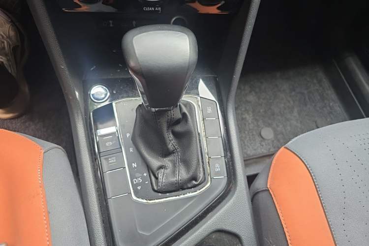 Used Volkswagen Tiguan L 2017 330TSI Automatic Two-Wheel Drive Luxury Edition Gear Lever