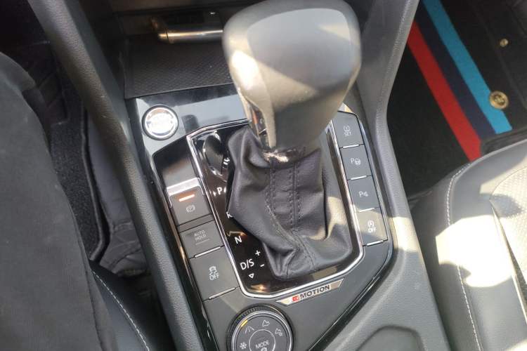 Used Volkswagen Tiguan L 2017 380TSI Automatic All-Wheel-Drive Flagship Edition Gear Lever