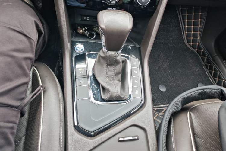 Used Volkswagen Tiguan L 2017 330TSI Automatic Two-Wheel Drive Flagship Edition Gear Lever
