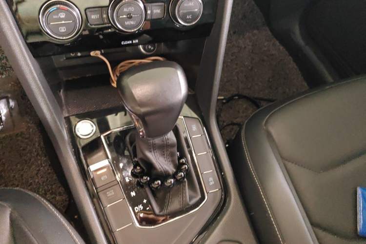Used Volkswagen Tiguan L 2017 330TSI Automatic Two-Wheel Drive Comfort Edition Gear Lever