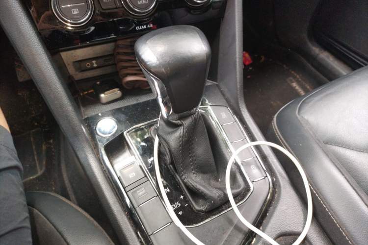 Used Volkswagen Tiguan L 2017 330TSI Automatic Two-Wheel Drive Luxury Edition Gear Lever