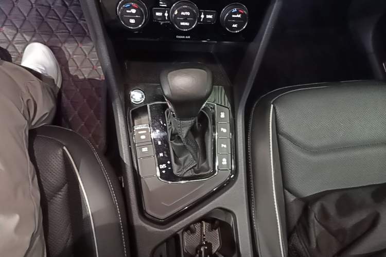 Used Volkswagen Tiguan L 2017 330TSI Automatic Two-Wheel Drive Flagship Edition Gear Lever