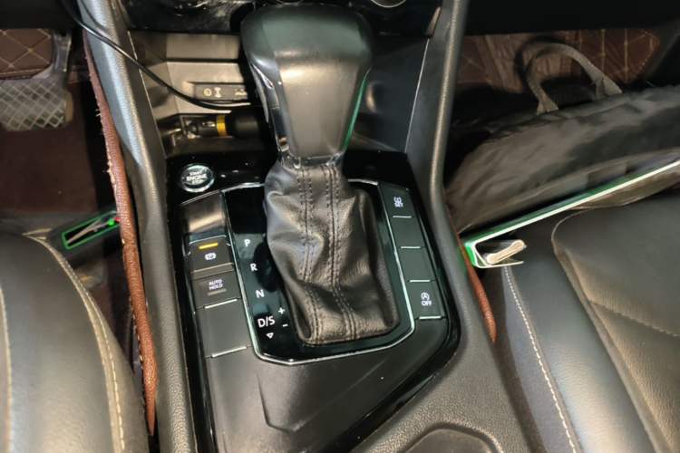 Used Volkswagen Tiguan L 2017 330TSI Automatic Two-Wheel Drive Comfort Edition Gear Lever