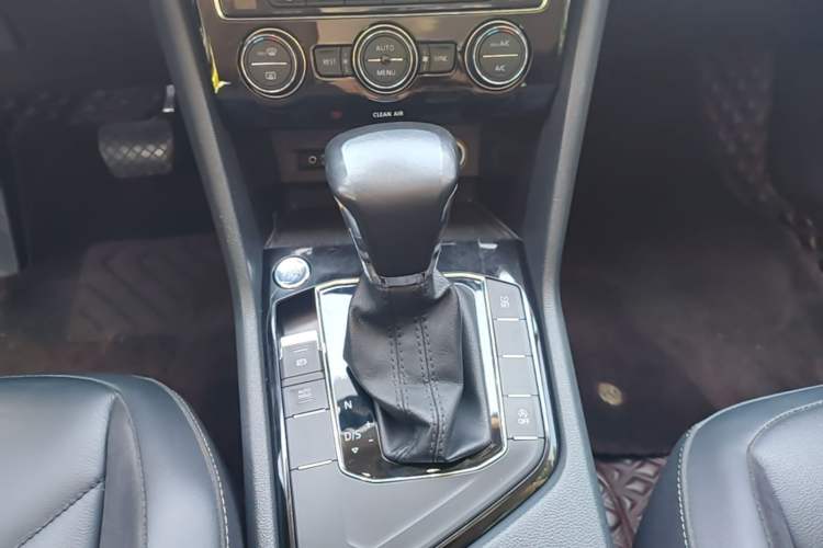 Used Volkswagen Tiguan L 2017 330TSI Automatic Two-Wheel Drive Luxury Edition Gear Lever