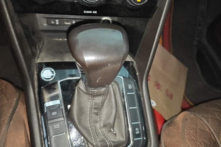 Used Volkswagen Tiguan L 2017 330TSI Automatic Two-Wheel Drive Luxury Edition Gear Lever