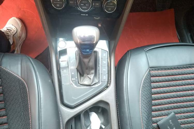Used Volkswagen Tiguan L 2017 330TSI Automatic Two-Wheel Drive Flagship Edition Gear Lever