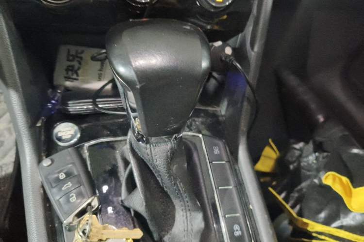 Used Volkswagen Tiguan L 2017 330TSI Automatic Two-Wheel Drive Luxury Edition Gear Lever