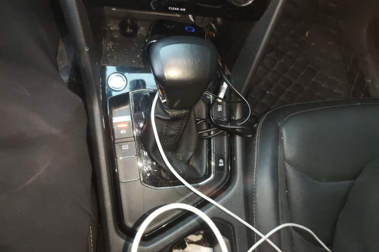 Used Volkswagen Tiguan L 2017 330TSI Automatic Two-Wheel Drive Luxury Edition Gear Lever