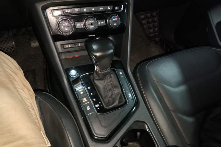 Used Volkswagen Tiguan L 2017 380TSI Automatic All-Wheel-Drive Luxury Edition Gear Lever