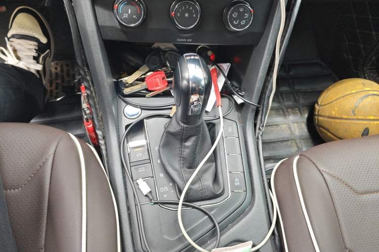 Used Volkswagen Tiguan L 2017 330TSI Automatic Two-Wheel Drive Luxury Edition Gear Lever